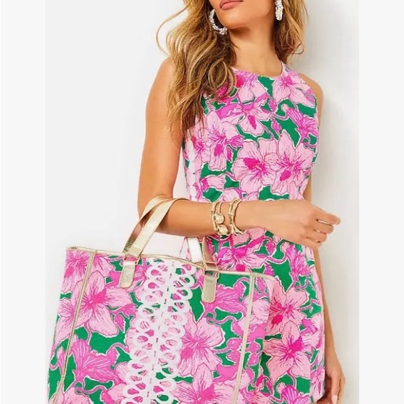 Lilly Pulitzer Handbags - 💗💚NWT Lilly Pulitzer Hibis Kiss Tote Bag💚💗